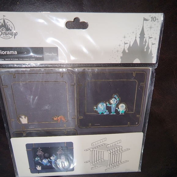 Haunted Mansion Diorama Disney Parks - Picture 2 of 3